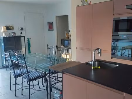 maison (zone non innondable)contemporaine ensoleillée à toit plat  basse consommation de 1