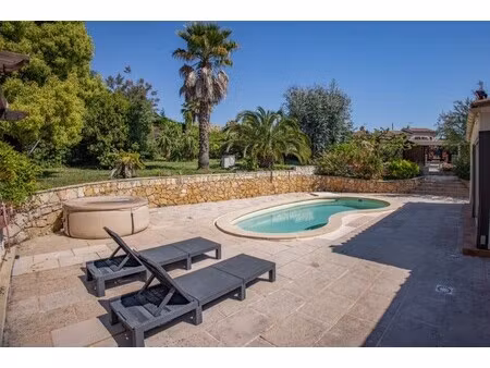 villa de luxe à vendre dans le quartier les termes