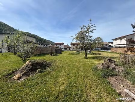 terrain 530 m² le versoud