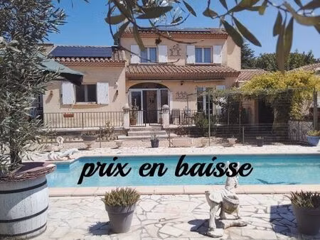 villa 136 m2 et 84 m2 de dépendances