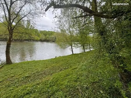 terrain bord de cher