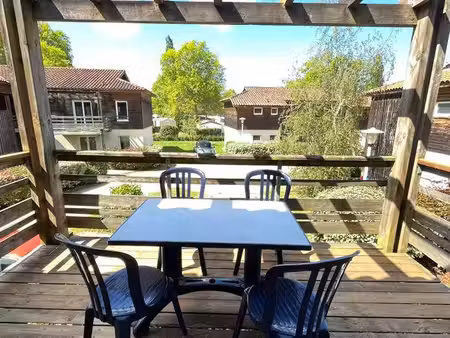 charmant appartement t2 vendu meublé avec balcon et piscine à aureilhan