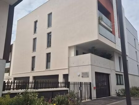 location place de parking meliades