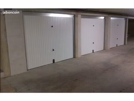 garage individuel fermé   hyper hyper centre