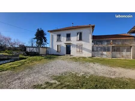 grande maison de 160m² 2540m² d'extérieur