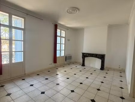 a louer à l’année très beau t2