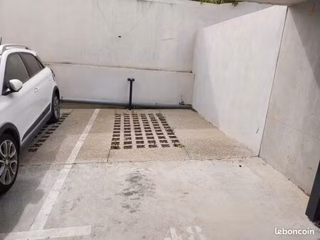 loue parking mauguio centre
