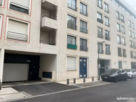 location place de parking sous terrain