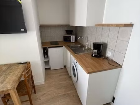 studio meublé rénové + parking / clim – proche tram