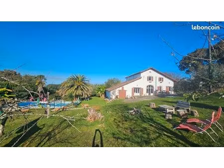 ensemble de 3 appartements dans corps de ferme avec piscine
