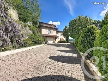 maison 5 pièces 195 m²