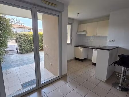 studio avec jardin  parking et piscine