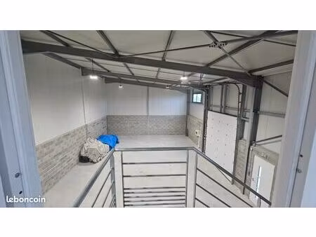 local 216 m2 à louer