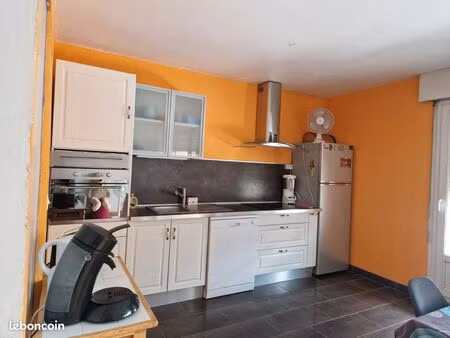 immobilier dans residence à 5 min pied de la gare et 10 en voiture de la place. vue sur l 