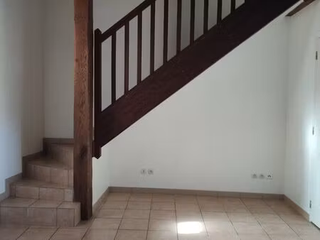 appartement t3 de 50 m2 en duplex centre-ville de vineuil - 605 / mois