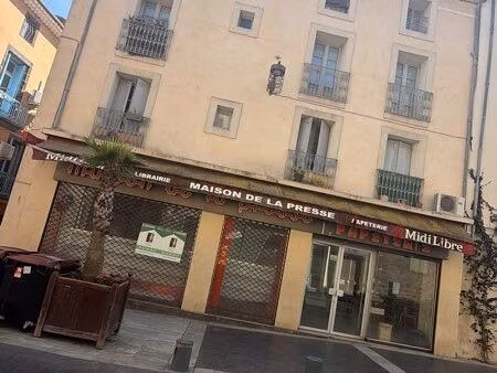 local professionnel toute activité avec des belles vitrines 990 ttc