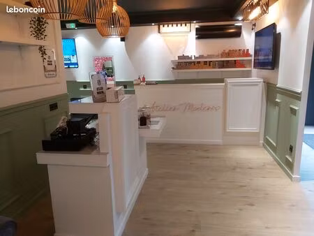 murs commerciaux de 137 m²