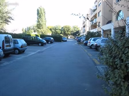 location local/bureau 50m2 prox tram et autoroute