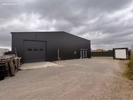 hangar/local en zone artisanale
