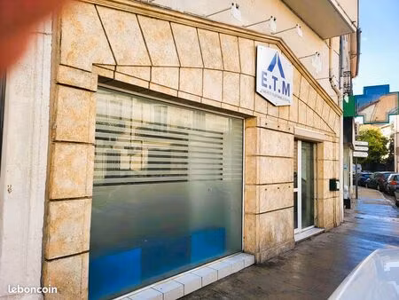 béziers font neuve  beau local commercial avec belle vitrine