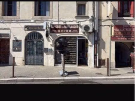 local 20m2 avec grand passage