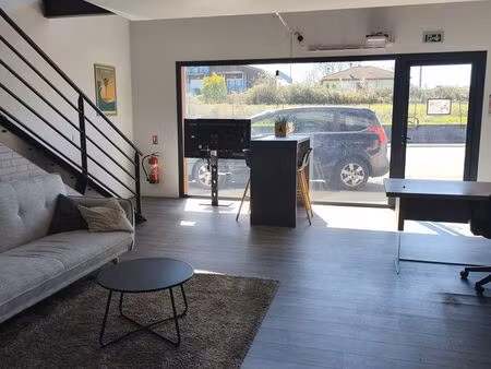 local 105m² extensilble sur axe passant