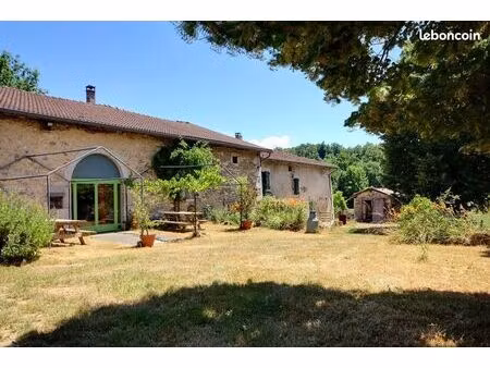 ferme 235 m² presles