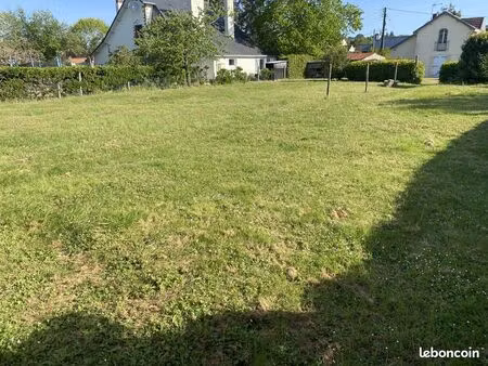 bourg : terrain de 700m² plein sud