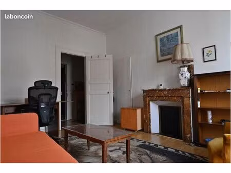 grandes pièces dans immeuble ancien