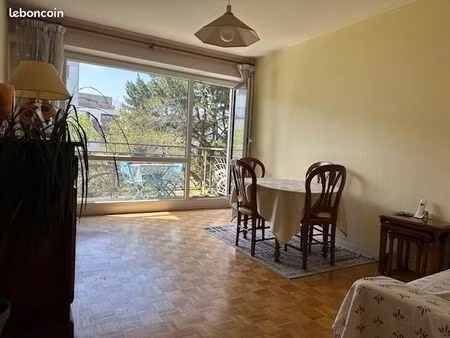 t3 lumineux avec balcon  stationnement et potentiel d’aménagement