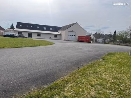 local avec bureaux