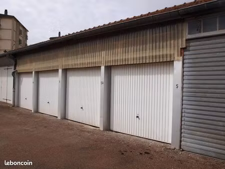 garage a blois 17m2 porte de 3m et parkings