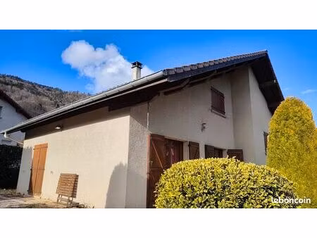 maison piscine vue belledonne