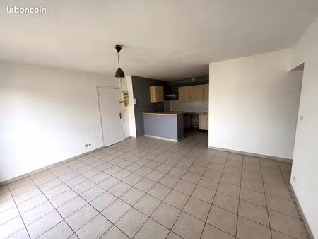 appartement type 3 dans résidence avec parking