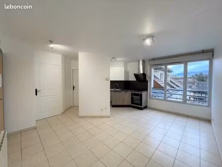 t2 39 m² cuisine équipée calme