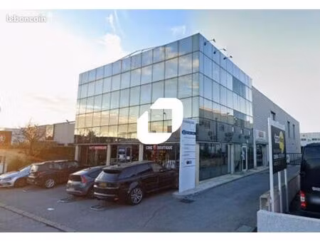 bureau 987 m²