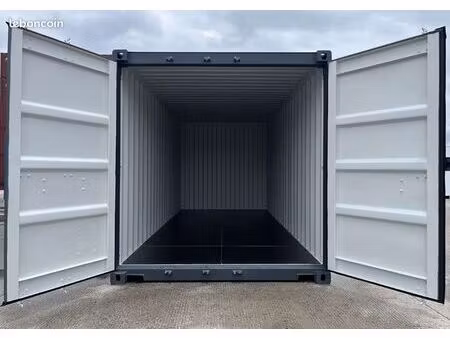 box / stockage / garage / parking / garde-meuble sur une site sécurisé