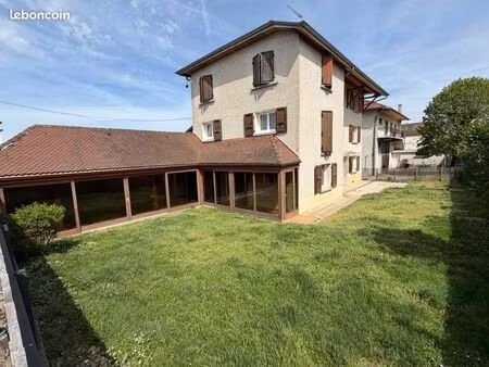 immeuble 2 pièces 317 m²