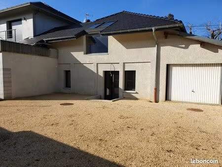 t3 meublé 63 m² avec cour privée + garage – pontcharra