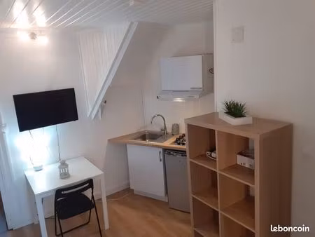 très joli studio meublé proche université