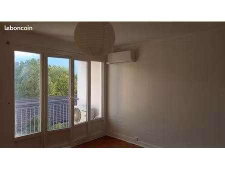 a louer grenoble-t2 meuble 32 m2+balcon( 575+25 prov/charges)/mois- particulier dpe c