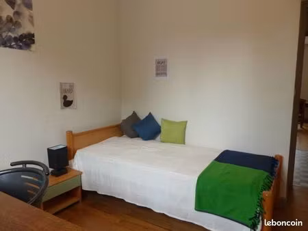 t4 meublé entre domaine universitaire et centre ville