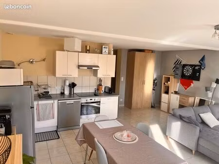 appartement lumineux 68 m2 limite serpaize