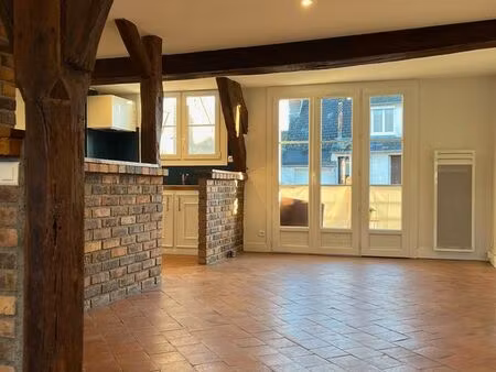 t2/t3  charme de l’ancien  cœur de ville et tranquillité