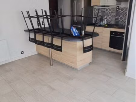 t4 maison de ville 80m2 - cuisine équipée