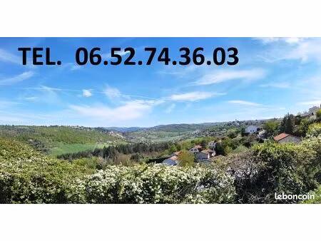 joli batiment en pierre avec vue