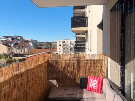 appartement t2 47m² - récent (2019) avec balcon - montrond-les-bains