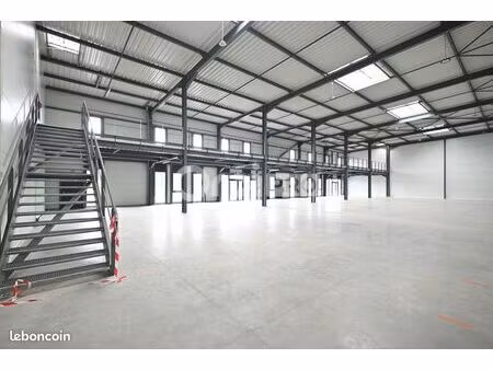 local d'activité 886 m²