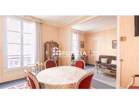 paris ixème au coeur du quartier martyrs grand 3 pièces