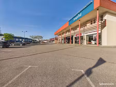 commerce autos/motos 100 m²
